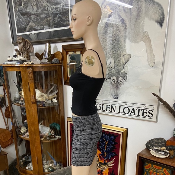 Horizontal Patterned Body-con Mini Skirt - Picture 7 of 10